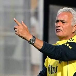 Aklı tamamen Feyenoord'da! Mourinho'dan Benfica ma&ccedil;ı sonrası Ali Ko&ccedil;'a mesaj! 