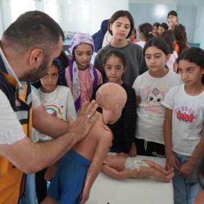 Uşak'ta 'Sağlıklı Çocuk Yaz Okulu' uygulaması: Sağlık, eğitim, spor el ele!