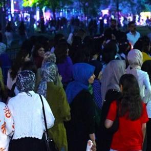 Van Kültür Yolu Festivali esnafın yüzünü güldürdü!
