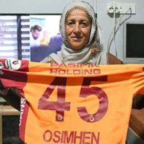 56 yaşındaki &ccedil;ift&ccedil;inin Osimhen sevgisi: Gelirse Kayseri mantısı yedireceğim