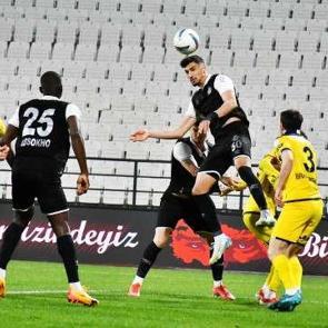 Birinci Lig ekibi iki araba dolusu adamı tek seferde transfer etti