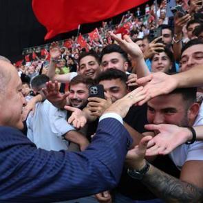 Cumhurbaşkanı Erdoğan: B&uuml;y&uuml;k ve g&uuml;&ccedil;l&uuml; T&uuml;rkiye'ye &ccedil;ok az kaldı!