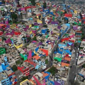 Dünyada daha uzunu yok: Şehrin tepesinde seyahat ediyorlar