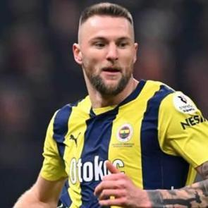 D&uuml;nya devi Fenerbah&ccedil;eli yıldıza talip oldu! Y&ouml;netim kara kara d&uuml;ş&uuml;n&uuml;yor