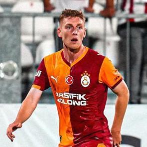 Galatasaray i&ccedil; transferde 3 yıllık imzayı duyurdu! 