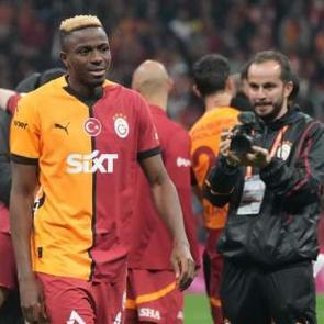 Galatasaray'ın Osimhen planını canlı yayında a&ccedil;ıkladı: St&uuml;dyoyu buz kesti