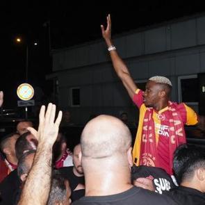 Kimse Galatasaray kadar y&uuml;kseğe &ccedil;ıkamadı! Osimhen transferiyle Avrupa'da rekor...