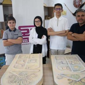 Sakaryalı öğrenciler Roma mezar taşları için yapay zekâ uygulaması geliştirdi