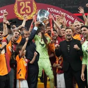 Şampiyonluk kadrosundaydı, milli futbolcu Galatasaray'a veda ediyor