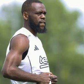 Herkes ayrılmasını bekliyordu! Beşiktaş'tan Onana s&uuml;rprizi