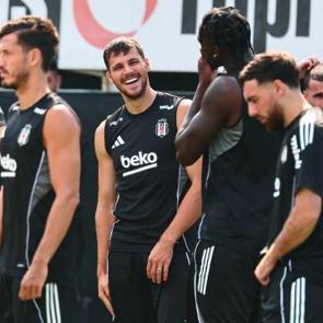Beşiktaş, Avrupa ma&ccedil;ının kadrosunu duyurdu: Yıldız isim İstanbul'da kaldı