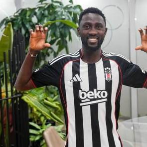 Beşiktaş'ın yeni orta sahası Ndidi imza i&ccedil;in İstanbul'da