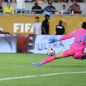 D&uuml;nyaca &uuml;nl&uuml; kaleci S&uuml;per Lig devine yeşil ışık yaktı: Gelmek istiyor