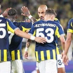 Fenerbah&ccedil;e Devler Ligi'nde sahaya iniyor! Rakip eski dost Van Persie