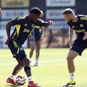 Fenerbah&ccedil;e, Feyenoord ma&ccedil;ı hazırlıklarını s&uuml;rd&uuml;rd&uuml;