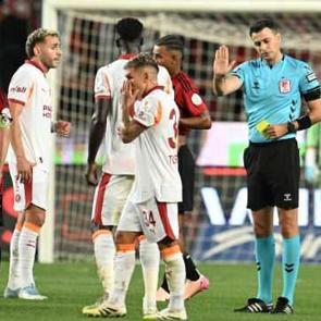 Fenerbah&ccedil;e'den, Galatasaray ma&ccedil;ı sonrası sert a&ccedil;ıklama: "MHK başkanı araştırılmalıdır"