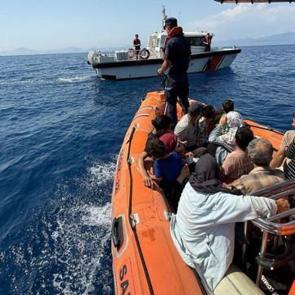 Fethiye'de mahsur kalan 24 kaçak göçmen kurtarıldı