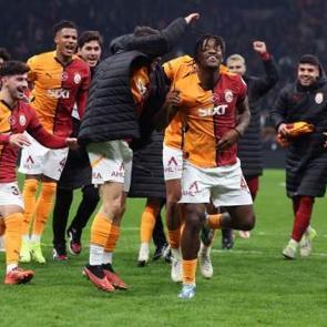 Galatasaray'ın eski yıldızı kara kara d&uuml;ş&uuml;n&uuml;yor: 1,5 aydır takım bulamadı