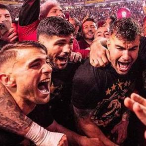 Galatasaray'ın yıldızı yuvada kaldı: Dört yıllık sözleşmeyi imzaladı