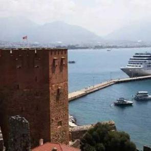 Kruvaziyerler tam gaz geliyor: 600 Amerikalı tek gemiyle geldi