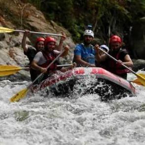 Melen&rsquo;de rafting heyecanı: Sıcaktan bunalanlar akın etti