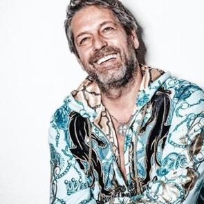 &Uuml;nl&uuml; şarkıcı Bora Gencer, trafik kazası ge&ccedil;irdi