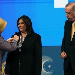 CHP'den istifa eden &Ouml;zlem &Ccedil;er&ccedil;ioğlu AK Parti'ye katıldı