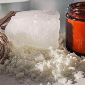 Evde &Ccedil;evre Dostu Uygulama: Eski Mumları Eritip Yeni Tasarımlar Yapma