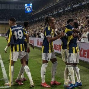 Fenerbah&ccedil;e Feyenoord'u fena dağıttı! 7 goll&uuml; ma&ccedil;ta tur atladı