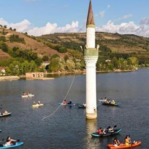 Kano, kürek ve dahası: Maceraseverler “Batık Minare”ye akın ediyor!