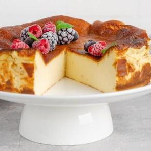 Pastane tadında ev yapımı San Sebastian Cheesecake