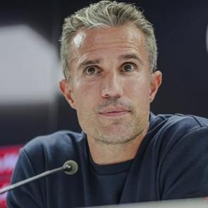 Robin van Persie'den T&uuml;rk hakem sorusuna flaş cevap!