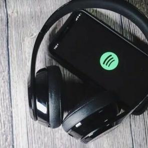 Spotify T&uuml;rkiye'de deprem! M&uuml;zik d&uuml;nyası &ccedil;alkalanıyor! Sanat&ccedil;ılar isyan etti