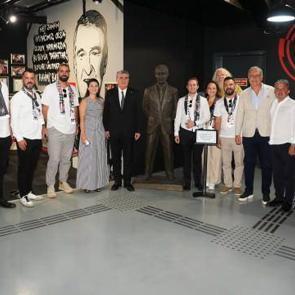 S&uuml;leyman Seba'nın heykeli Beşiktaş m&uuml;zesinde yerini aldı