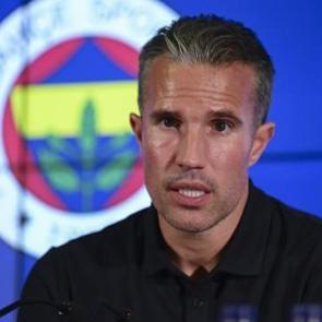 Van Persie ma&ccedil; sonu k&ouml;p&uuml;rd&uuml;: Fenerbah&ccedil;e fırsat&ccedil;ılık yaptı