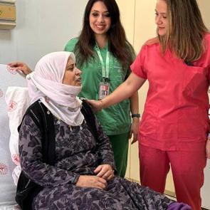 Van&rsquo;da 60 yaşındaki kadının g&ouml;ğs&uuml;nden 2 kiloluk kitle &ccedil;ıkarıldı