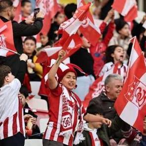 VIP biletleri 200 TL'den ucuz: Eski S&uuml;per Lig ekipleri sahada