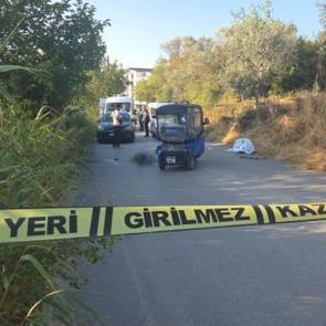 Yol ortasında duran 3 tekerlekli motosikletinde ölü bulundu
