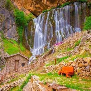 40 metre y&uuml;kseklikten 7 ayrı noktadan d&ouml;k&uuml;l&uuml;yor: D&uuml;nyanın en y&uuml;ksekteki ikinci şelalesi