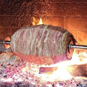 Ateşin üzerinde pişen asırlık lezzet: Erzurum cağ kebabı