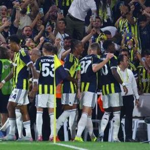 Benfica ma&ccedil;ı &ouml;ncesi Fenerbah&ccedil;e'nin UEFA kadrosunda değişiklik