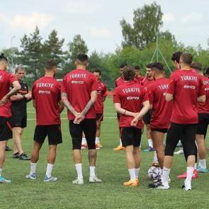 Beşiktaş milli yıldızı renklerine bağladı: 4 yıllık s&ouml;zleşme yapıldı