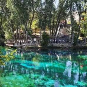 Bozkırın ortasında ”dev bir akvaryum”: Dünyanın en berrak suyu burada!