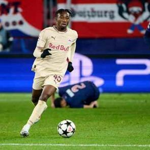 Fenerbah&ccedil;e'den gece yarısı s&uuml;rpriz transfer! Yıldız isim İstanbul'a geldi