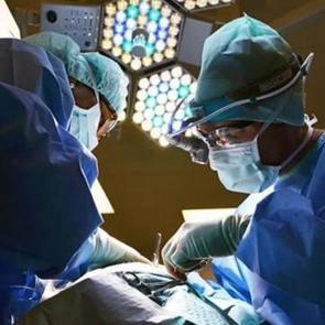 ‘Hafta sonu ameliyat’ kararı rahatsız etti: Dertleri hizmet değil ‘takoz’ olmak mı?