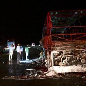 Seyir halindeki yolcu otobüsü yandı!