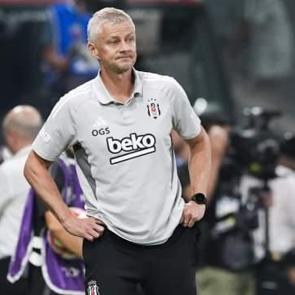 Trib&uuml;nleri alkışlayan Solskjaer'e b&uuml;y&uuml;k şok! 