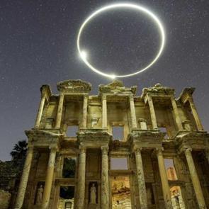 Yıldızlı gecede Efes Antik Kenti g&ouml;z kamaştırdı