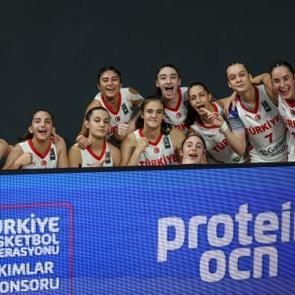 16 Yaş Altı Kız Milli Basketbol Takımı, yarı finale y&uuml;kseldi