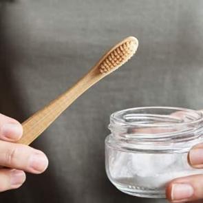 Ağız Sağlığında Doğal &Ccedil;&ouml;z&uuml;m: Evde Diş Macunu Yapımı